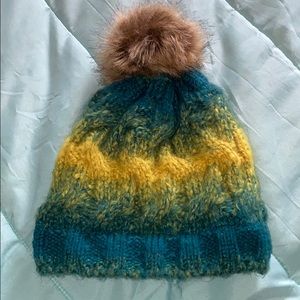KNIT COLORS HAT W/ POM POM